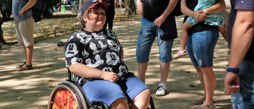 Dwudziestolecie z ważnym gestem, czyli pomoc dla Łukasza