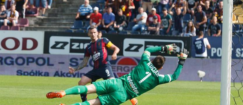 Piłka nożna. Najgorsza ofensywa z najlepszą defensywą