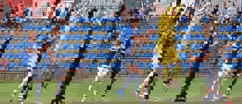 Piłka nożna. Ograli mistrzów Polski i są liderem