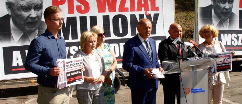 Billboardami w rząd