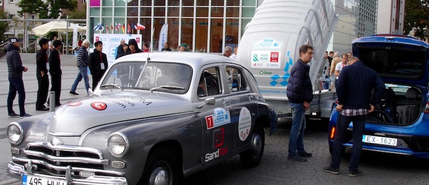 Nietypowy maraton samochodowy. Jazda z wiatrem i prądem