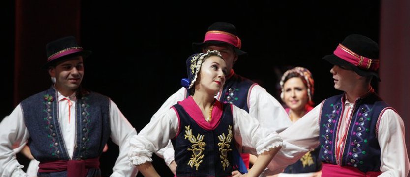 Huczna osiemnastka Szczecinian. Hołubce, taniec i śpiew