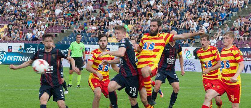 Piłka nożna. Wicemistrz czeka