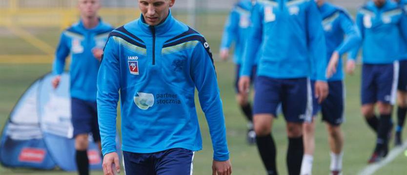 Piłka nożna. Zmiana trenera, porażka i 5 straconych goli