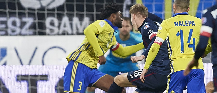 Piłka nożna. Pogoń nie zatrzymuje się i znów wygrywa