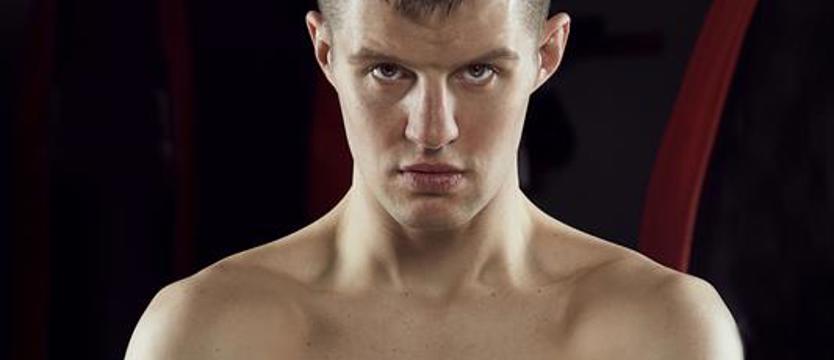 Boks. Stępień nokautuje