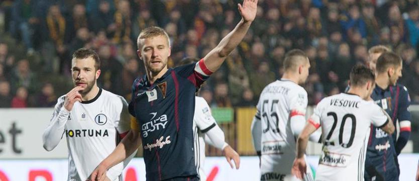 Piłka nożna. Kilerzy własnego boiska