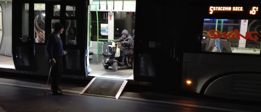 Wojewoda zakwestionował część uchwały RM Szczecina o przewozie osób