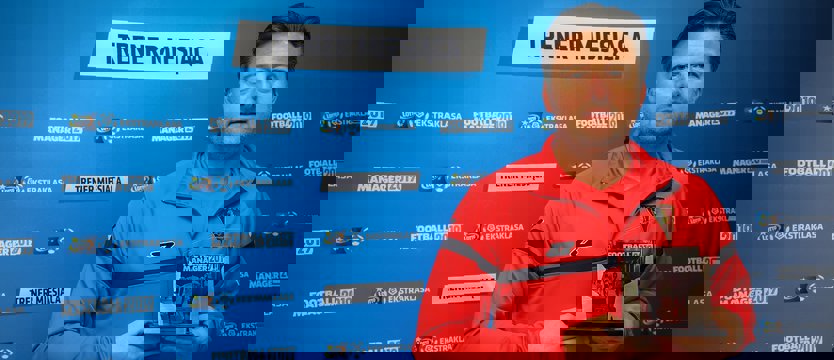 Piłka nożna. Runjaic trenerem listopada