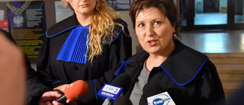 Wieloletnie więzienie dla matki i jej konkubenta za katowanie dzieci