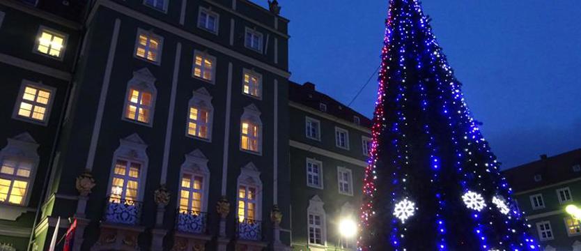 Jak pracują urzędy w Wigilię i sylwestra?