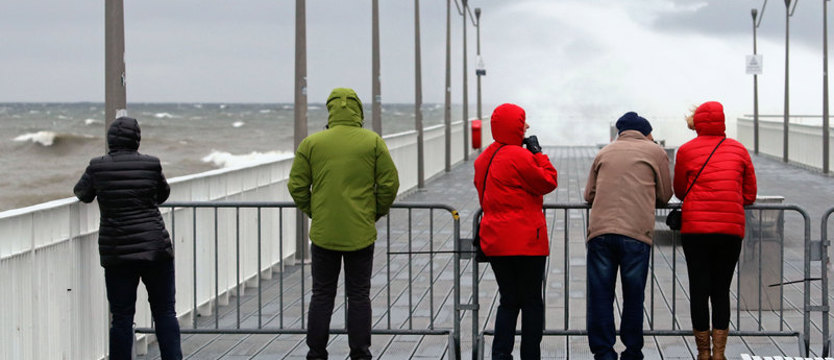 Uwaga, sztormowy wiatr i cofka!