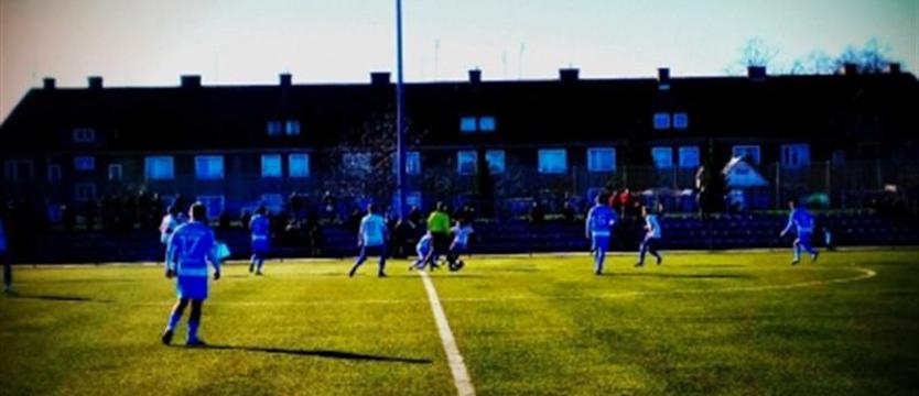 Piłka nożna. Błękitni wygrali z Mieszkiem