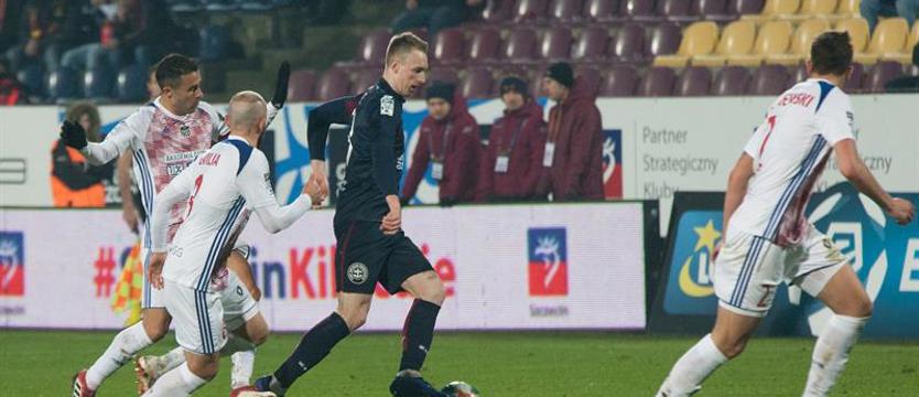 Piłka nożna. Pogoń świetnie promuje środkowych obrońców