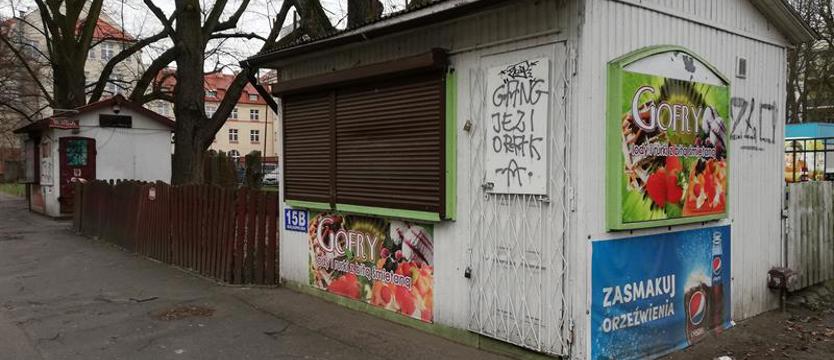 Slumsy przy „Złotym Szlaku”