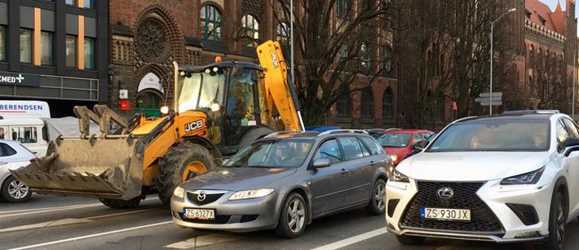 Uwaga, koparka jedzie