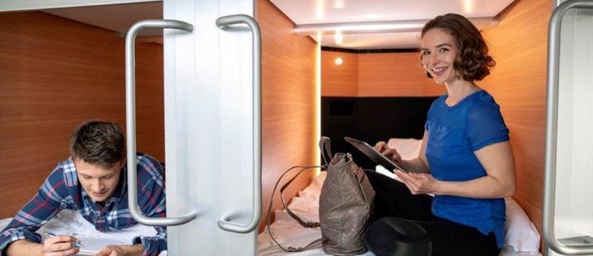 Kapsuła zamiast koi. Nocleg „po japońsku” na promie