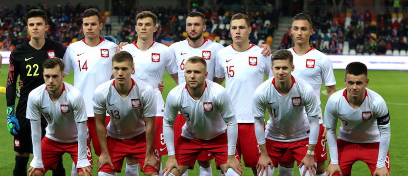 Piłka nożna. Cały mecz Walukiewicz, połowa Benedyczaka