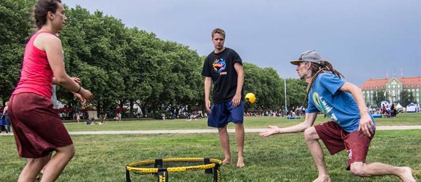 Roundnet. Dziecko siatkówki...