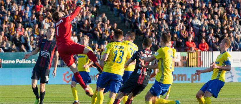 Piłka nożna. Mecz o ósemkę, trzeba koniecznie wygrać