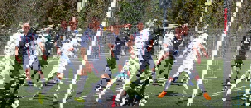 Piłka nożna. Remis z wiceliderem, dwa gole Benedyczaka