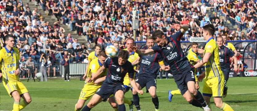 Piłka nożna. Grad bramek, Pogoń bez wygranej