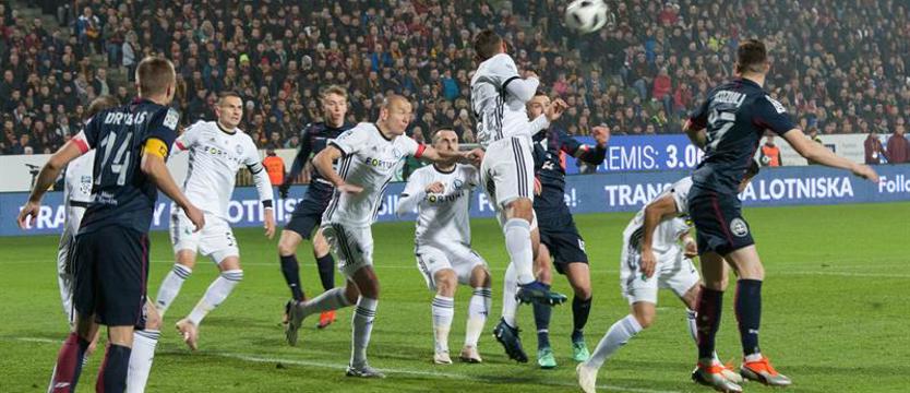 Piłka nożna. Legia chce dyktować warunki