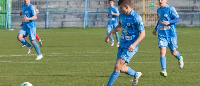 Piłka nożna Remis Błękitnych w Łęcznej