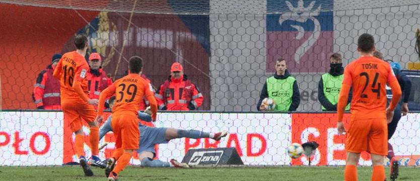 Piłka nożna. Lider wiosny czeka na Pogoń