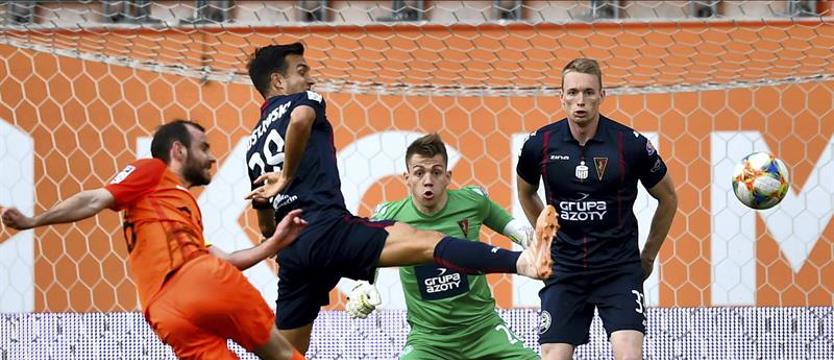 Piłka nożna. Z Lechią do trzech razy sztuka