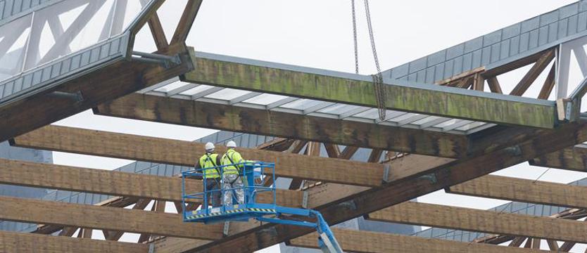 Piłka nożna. Dach znika z "Papricany"