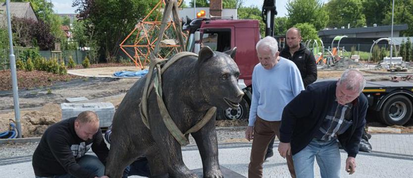 Miś Wojtek już stoi na Krzekowie