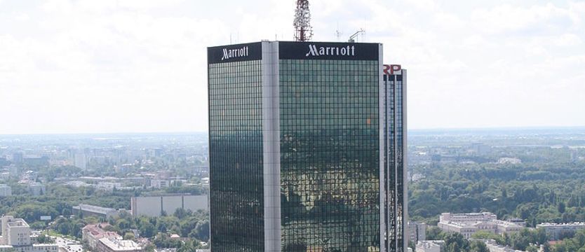 Zarzuty dla mężczyzny, który wspiął się na hotel Marriott w Warszawie