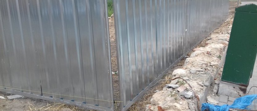 Po naszej interwencji w Gryfinie. Ogrodzony, ale niedbale