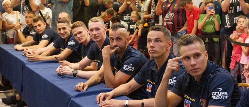 Piłka nożna. Pogoń po przebudowie i na budowie