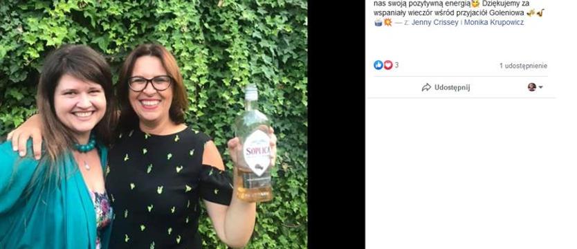 Zdjęcie z flaszką na oficjalnym profilu. Burmistrz na cenzurowanym