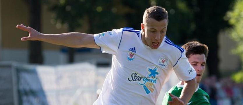 Piłka nożna. Świetny start Błękitnych