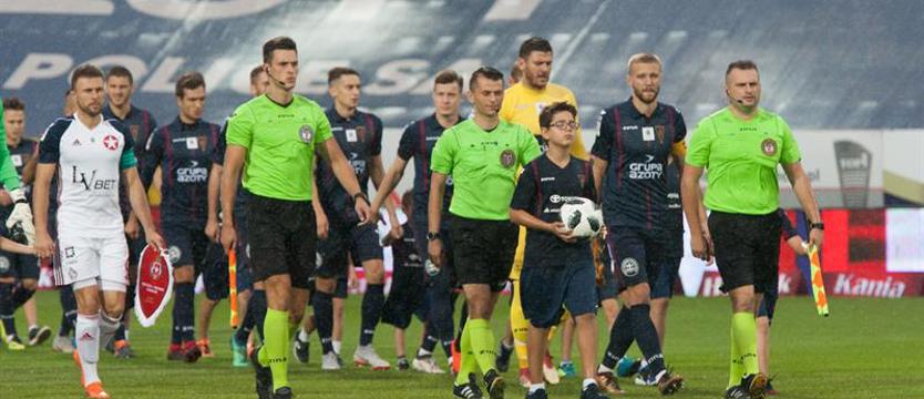 Piłka nożna. Pogoń faworytem