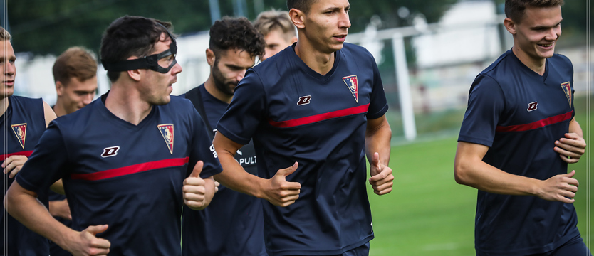 Piłka nożna. Guarrotxena w masce