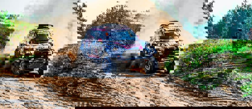 Rajdy samochodowe. Hołowczyc liderem po pierwszym odcinku