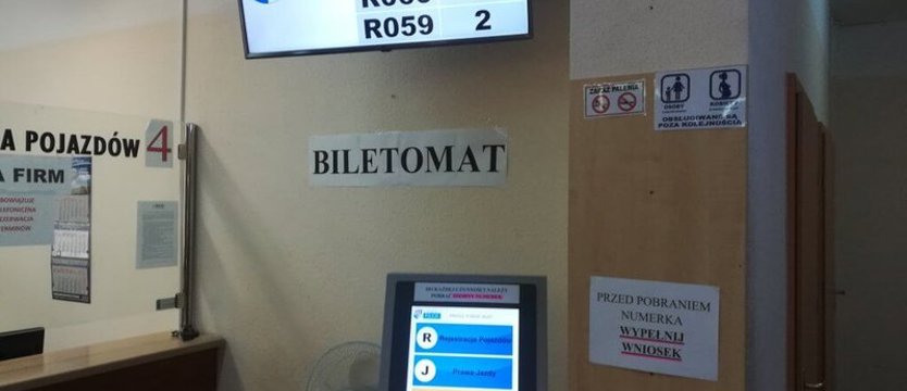 Uruchomili system kolejkowy w polickim starostwie