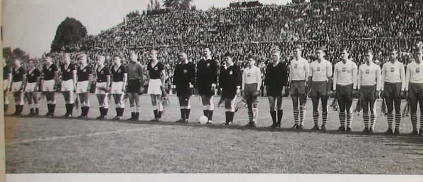 Piłka nożna. Debiut Lubańskiego, Blaut w tenisówkach