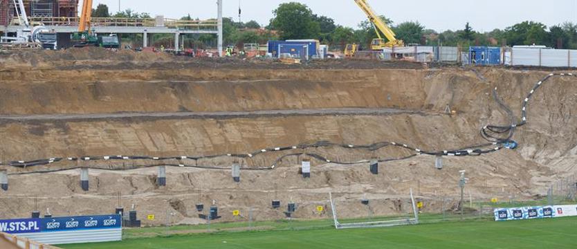 Piłka nożna. Stadion rośnie [GALERIA]