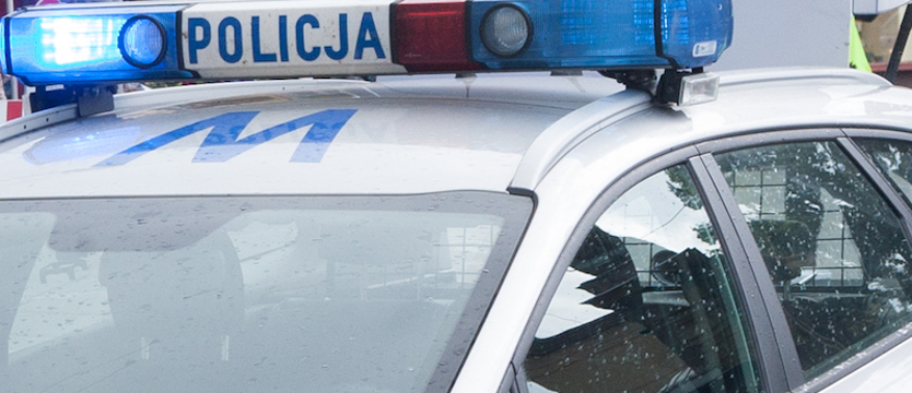 Tragiczna jazda w deszczu. Autem w drzewo