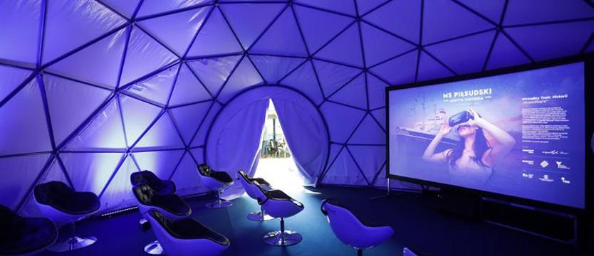 W środku wirtualnej rzeczywistości. Trwa elektroniczna rezerwacja