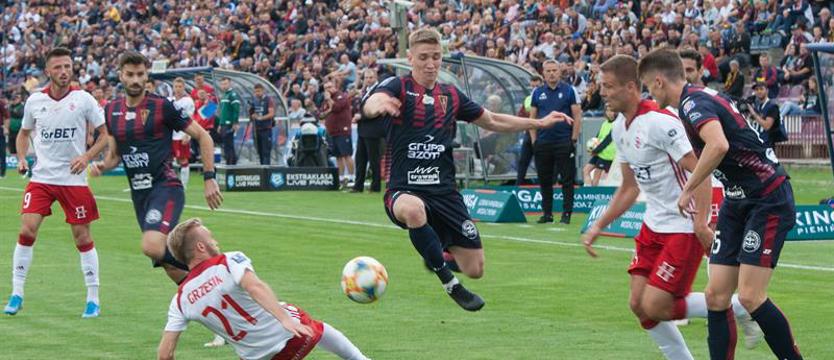 Piłka nożna. 100 goli pod wodzą Runjaica