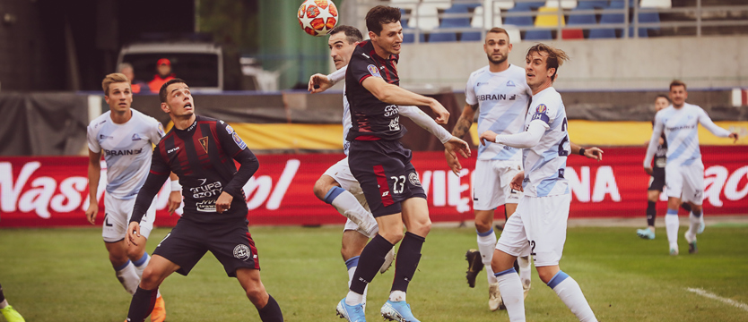 Piłka nożna. II-ligowiec pokonany, Pogoń awansowała