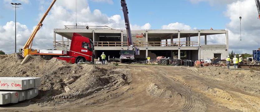 Piłka nożna. Formowanie kształtu trybun