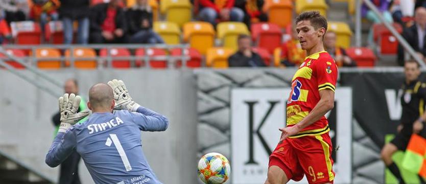 Piłka nożna. Druga połowa dała wygraną