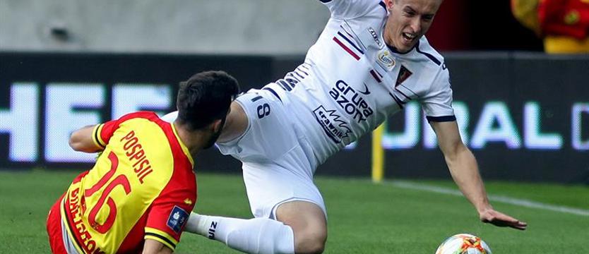 Piłka nożna. Lider kontra beniaminek